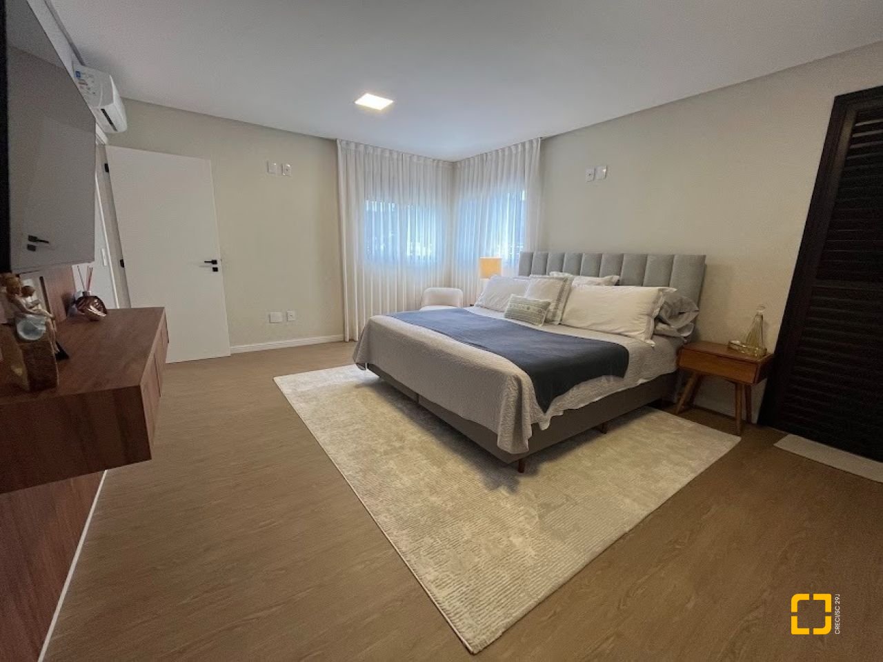Cobertura com 137m², 4 quartos (sendo 4 suítes), 2 garagens, no bairro Jurerê em Florianópolis