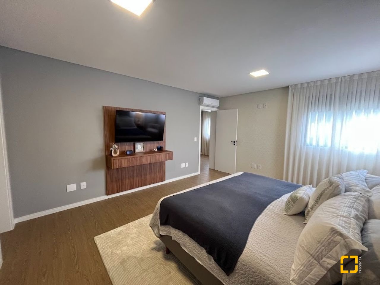 Cobertura com 137m², 4 quartos (sendo 4 suítes), 2 garagens, no bairro Jurerê em Florianópolis