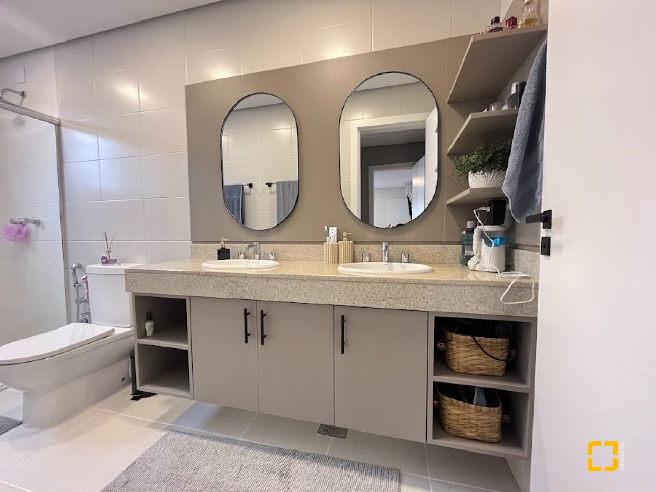 Cobertura com 137m², 4 quartos (sendo 4 suítes), 2 garagens, no bairro Jurerê em Florianópolis