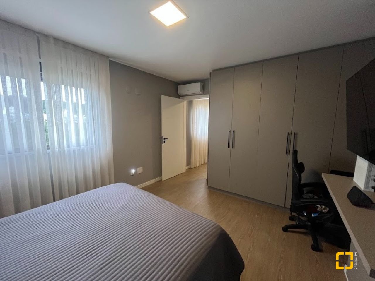 Cobertura com 137m², 4 quartos (sendo 4 suítes), 2 garagens, no bairro Jurerê em Florianópolis