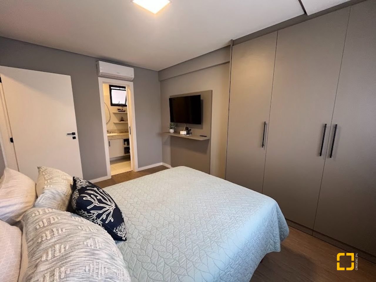 Cobertura com 137m², 4 quartos (sendo 4 suítes), 2 garagens, no bairro Jurerê em Florianópolis
