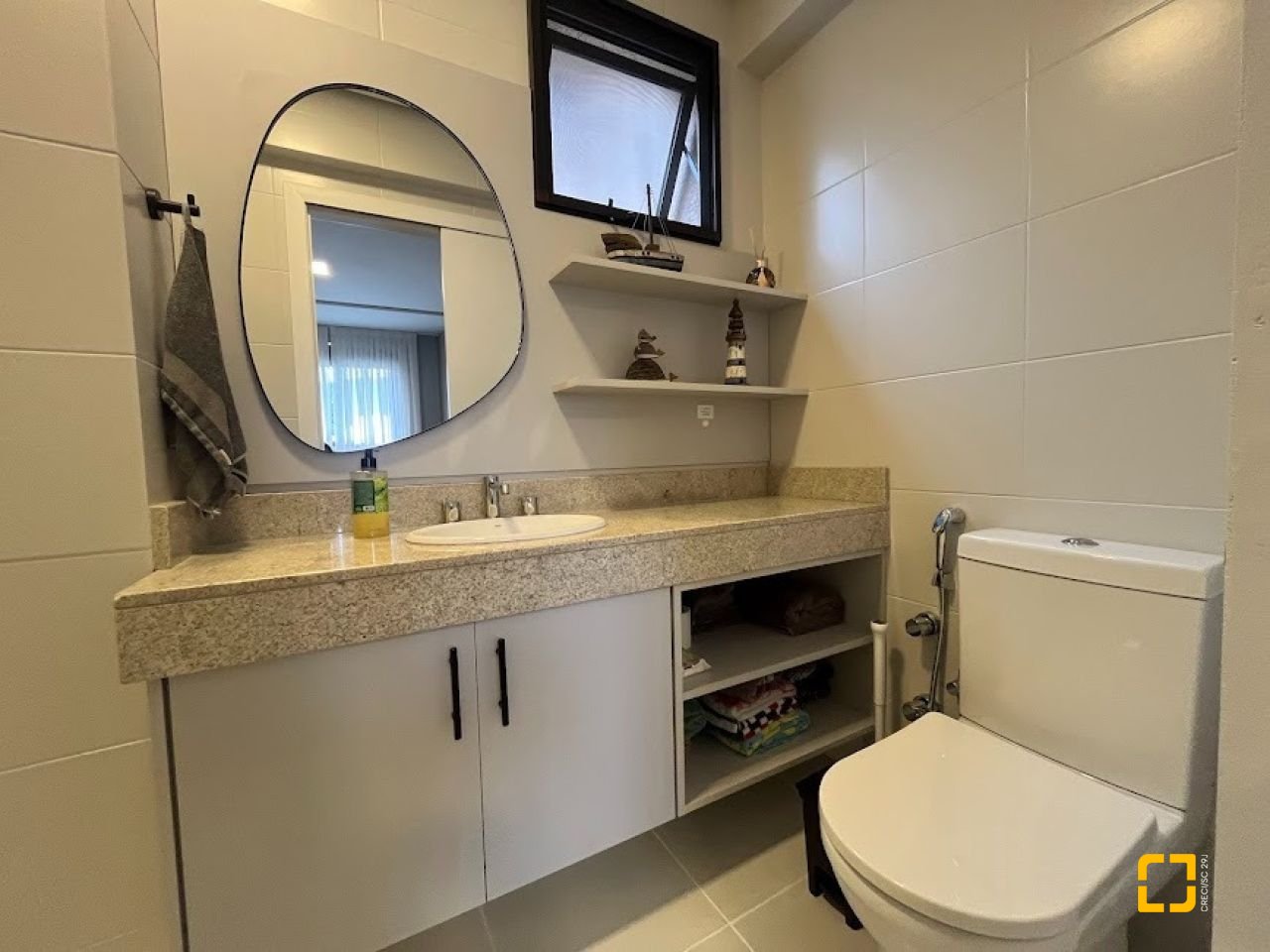 Cobertura com 137m², 4 quartos (sendo 4 suítes), 2 garagens, no bairro Jurerê em Florianópolis