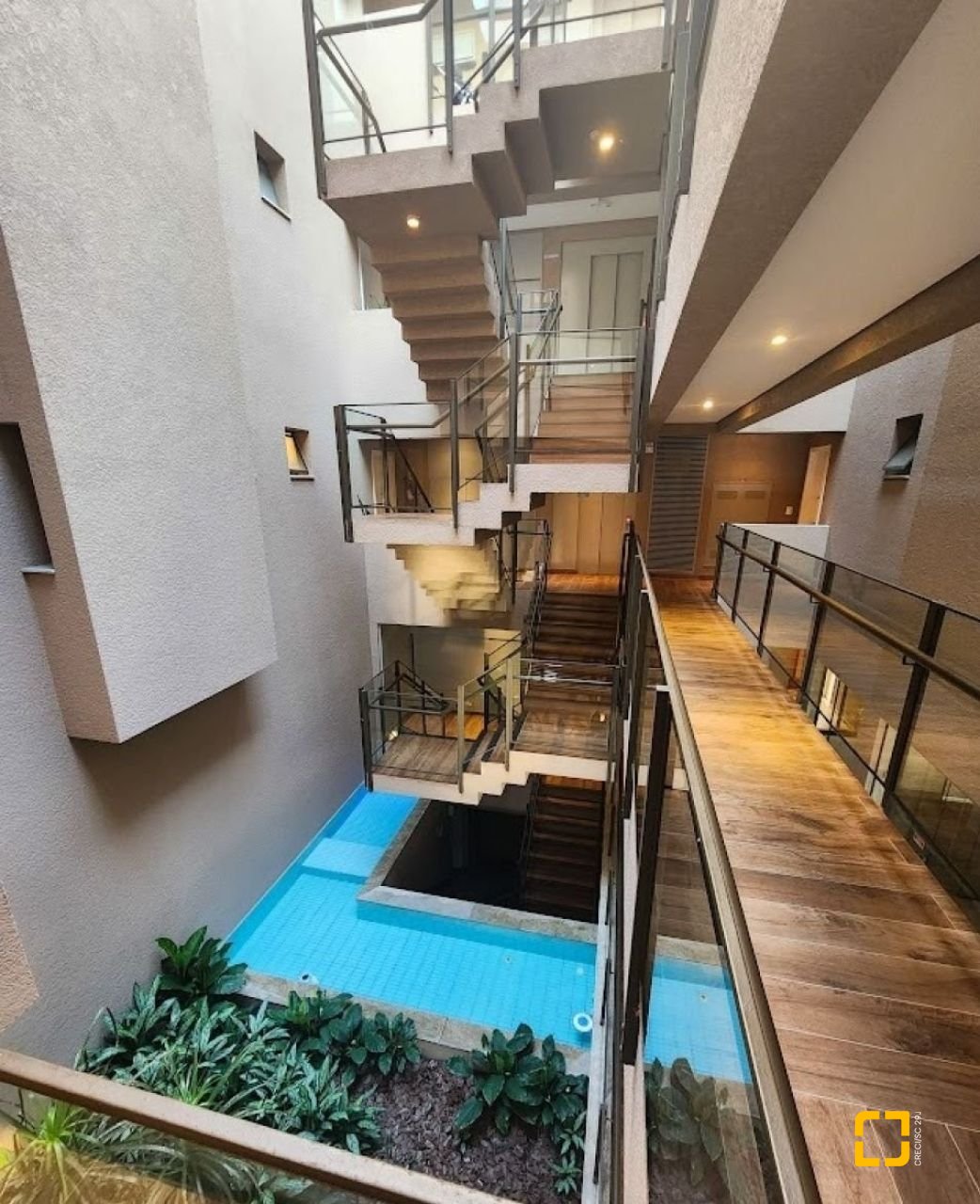 Cobertura com 137m², 4 quartos (sendo 4 suítes), 2 garagens, no bairro Jurerê em Florianópolis