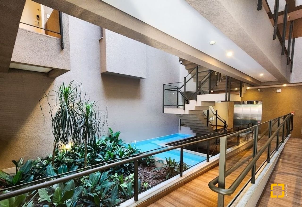 Cobertura com 137m², 4 quartos (sendo 4 suítes), 2 garagens, no bairro Jurerê em Florianópolis