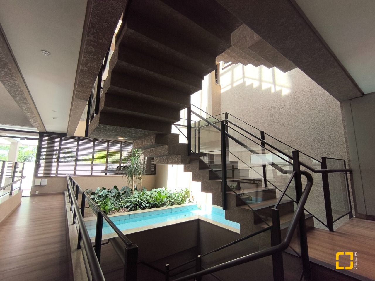 Cobertura com 137m², 4 quartos (sendo 4 suítes), 2 garagens, no bairro Jurerê em Florianópolis