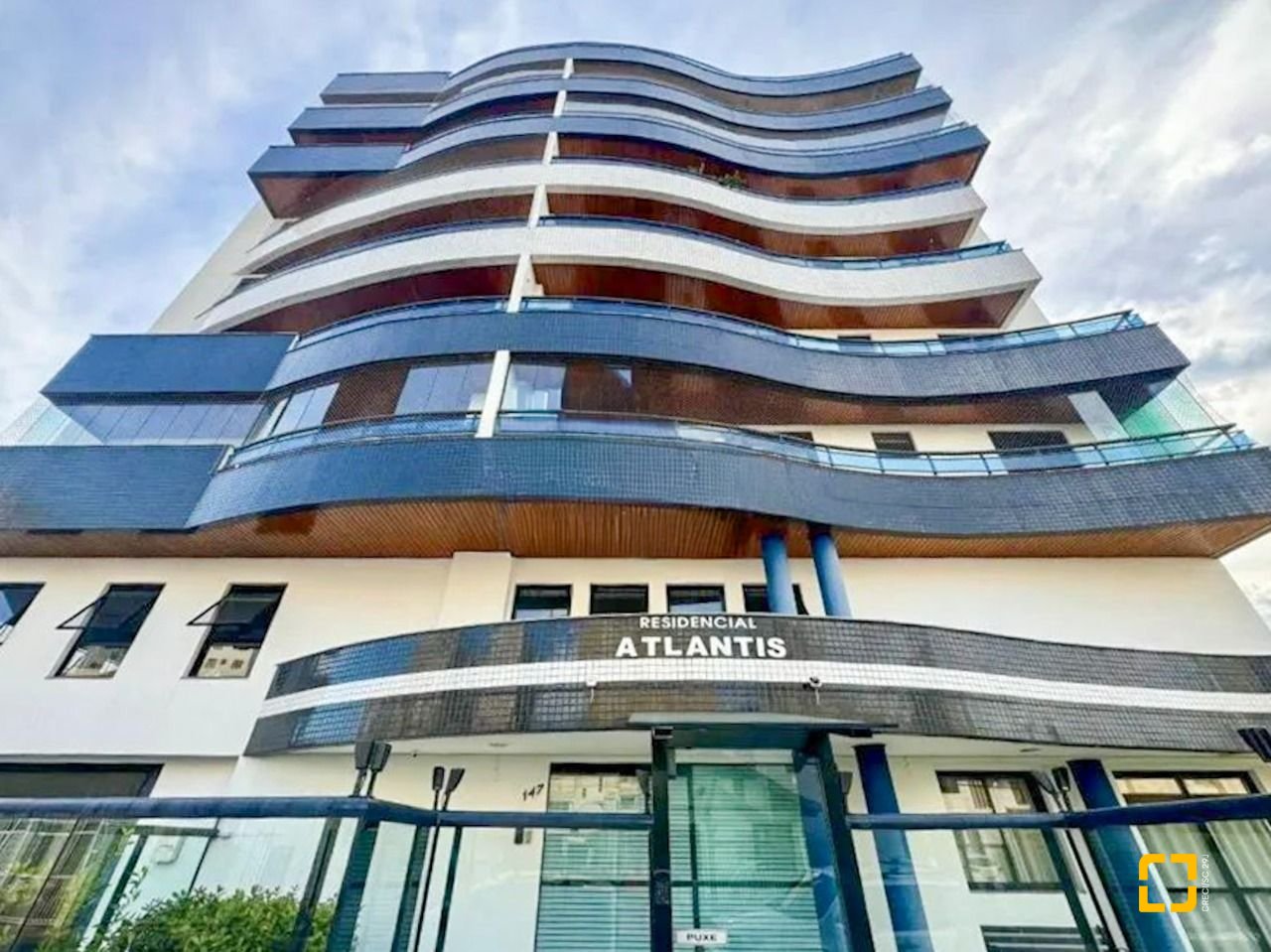 Cobertura com 337m², 3 quartos (sendo 1 suíte), 3 garagens, no bairro Balneário em Florianópolis