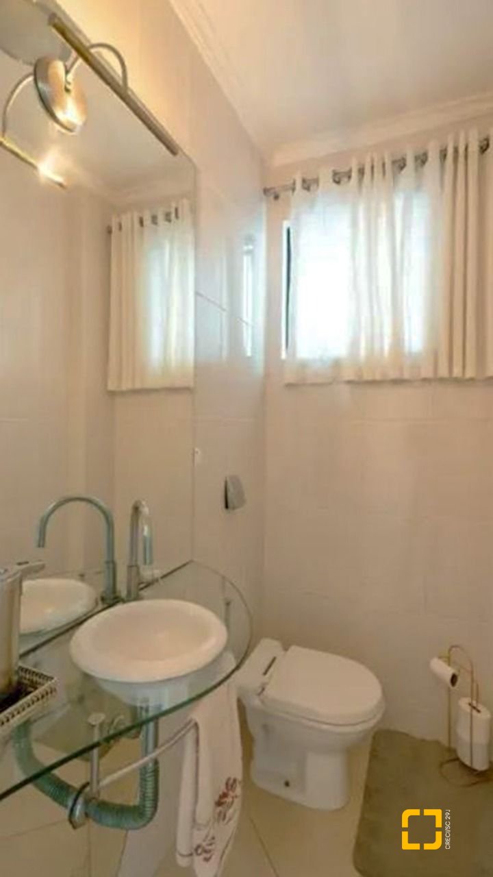Cobertura com 337m², 3 quartos (sendo 1 suíte), 3 garagens, no bairro Balneário em Florianópolis