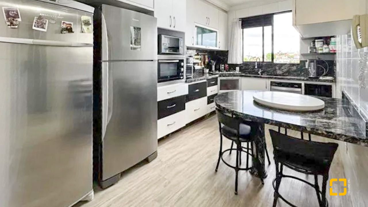 Cobertura com 337m², 3 quartos (sendo 1 suíte), 3 garagens, no bairro Balneário em Florianópolis