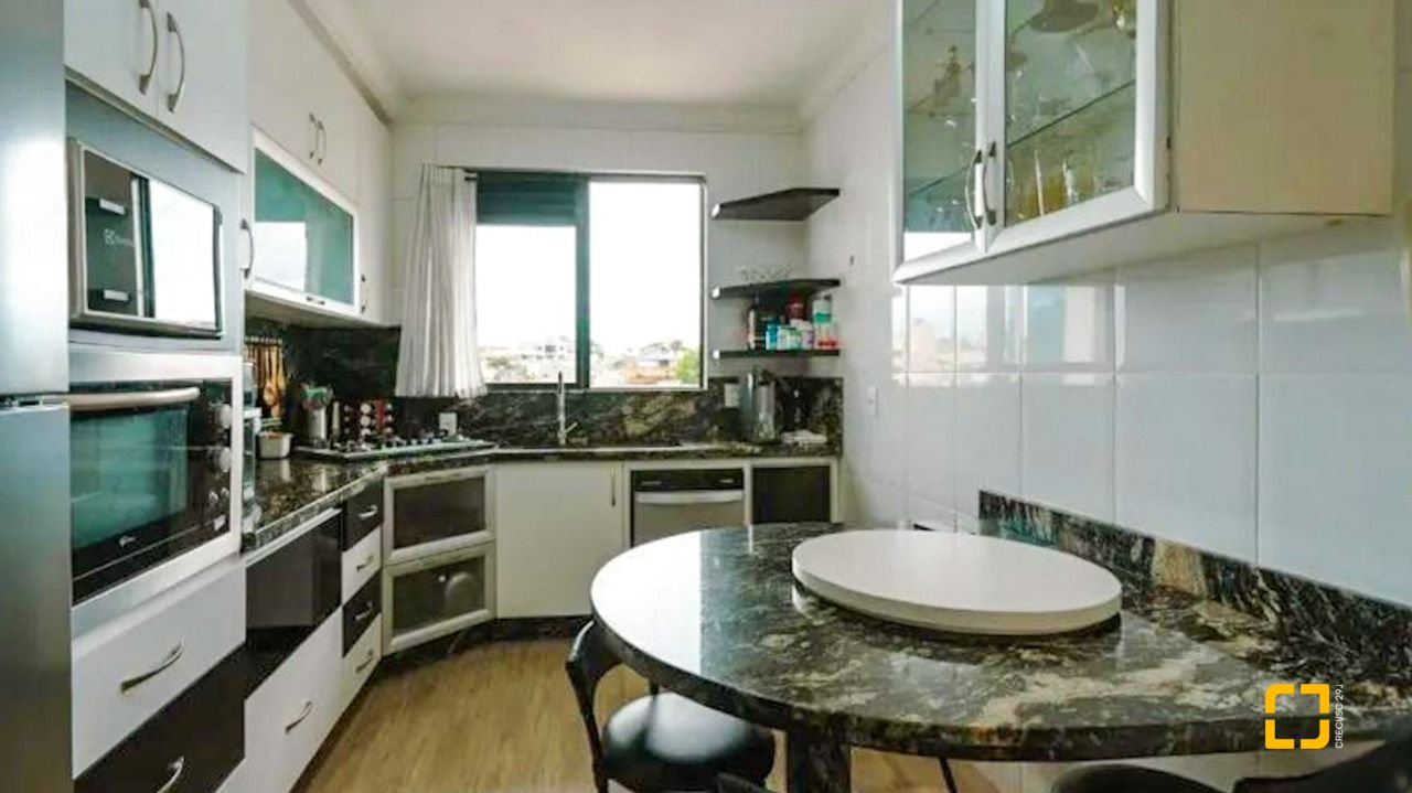 Cobertura com 337m², 3 quartos (sendo 1 suíte), 3 garagens, no bairro Balneário em Florianópolis