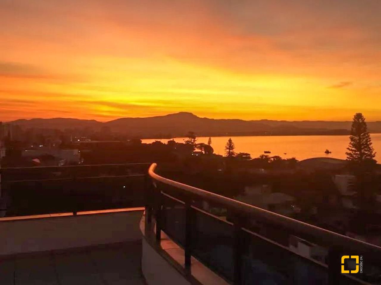 Cobertura com 337m², 3 quartos (sendo 1 suíte), 3 garagens, no bairro Balneário em Florianópolis