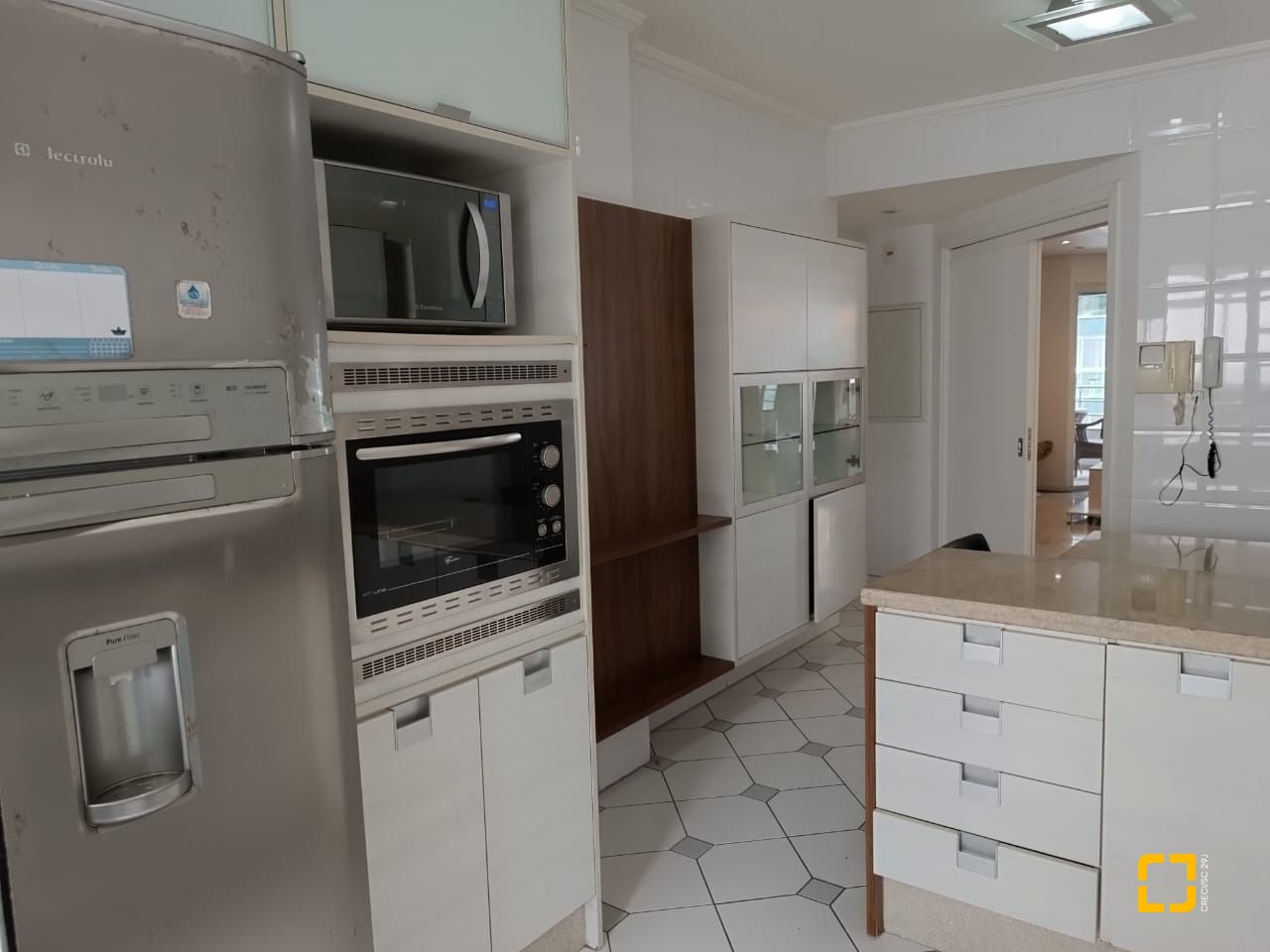 Apartamento com 151m², 4 quartos (sendo 1 suíte), 2 garagens, no bairro Centro em Florianópolis