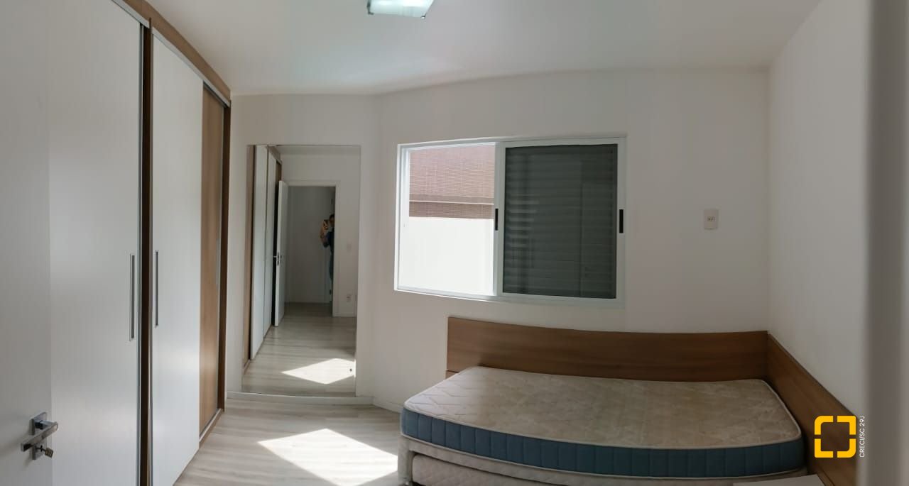 Apartamento com 151m², 4 quartos (sendo 1 suíte), 2 garagens, no bairro Centro em Florianópolis