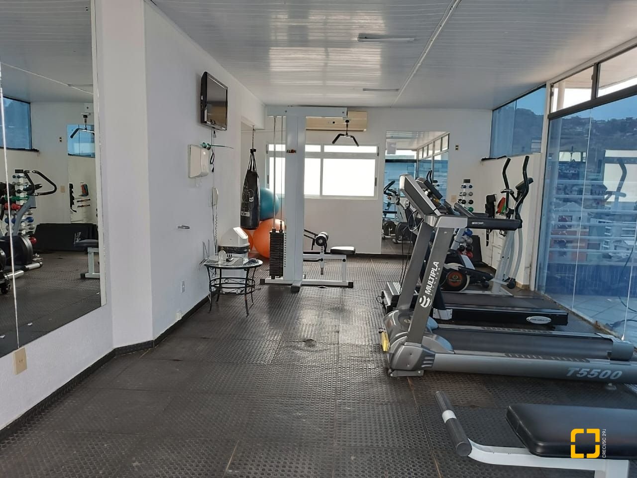 Apartamento com 151m², 4 quartos (sendo 1 suíte), 2 garagens, no bairro Centro em Florianópolis