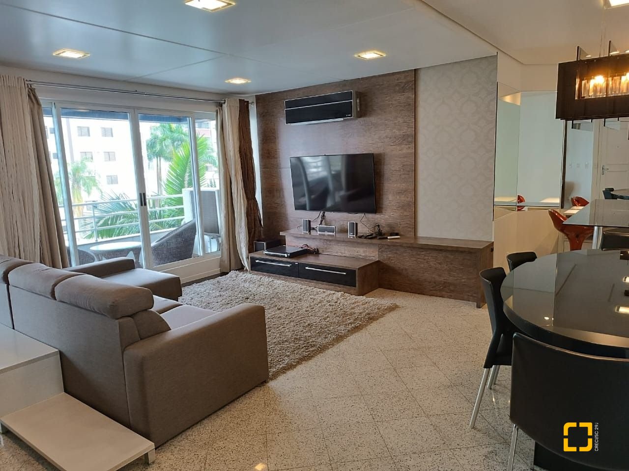 Apartamento com 151m², 4 quartos (sendo 1 suíte), 2 garagens, no bairro Centro em Florianópolis