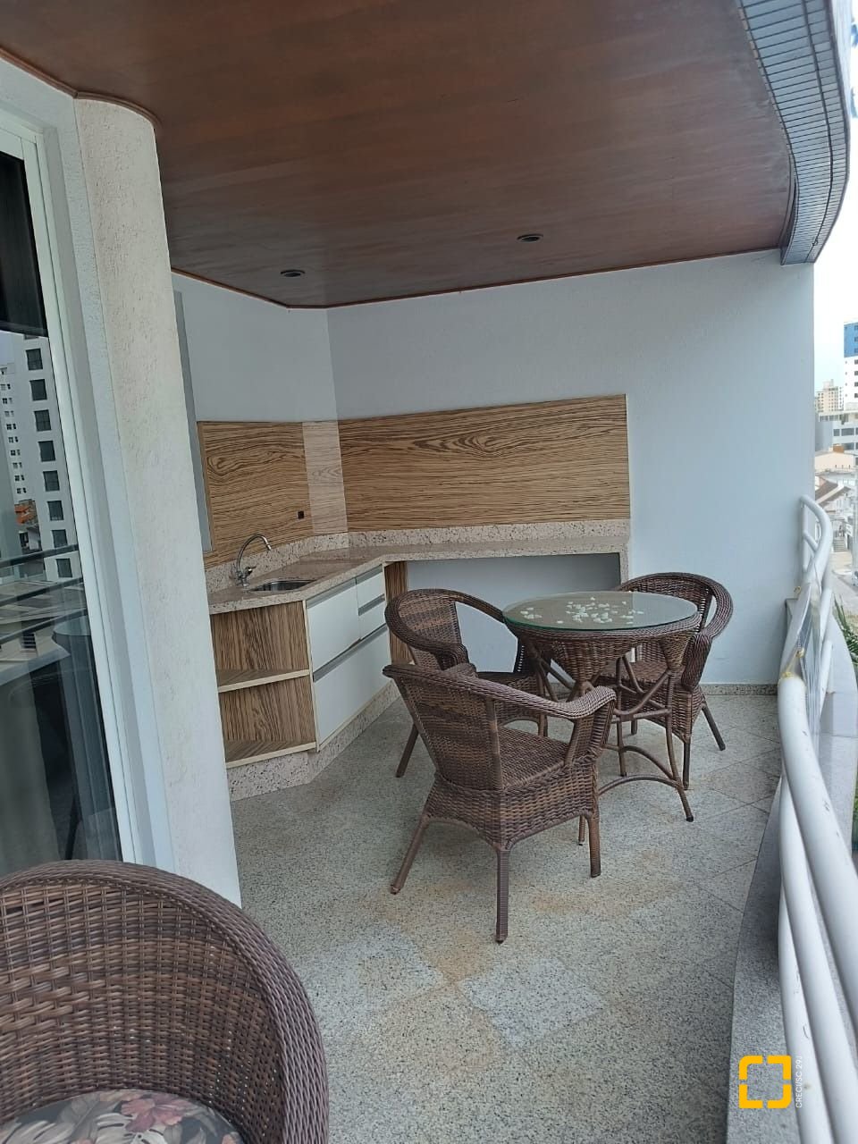 Apartamento com 151m², 4 quartos (sendo 1 suíte), 2 garagens, no bairro Centro em Florianópolis