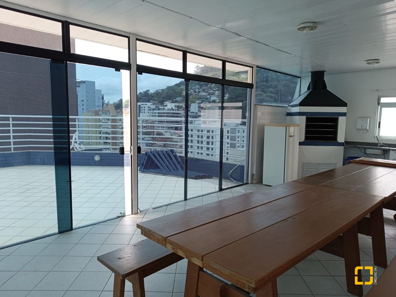 Apartamento com 151m², 4 quartos (sendo 1 suíte), 2 garagens, no bairro Centro em Florianópolis