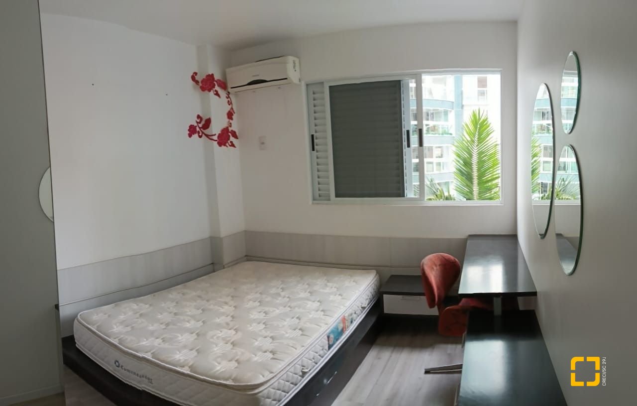 Apartamento com 151m², 4 quartos (sendo 1 suíte), 2 garagens, no bairro Centro em Florianópolis