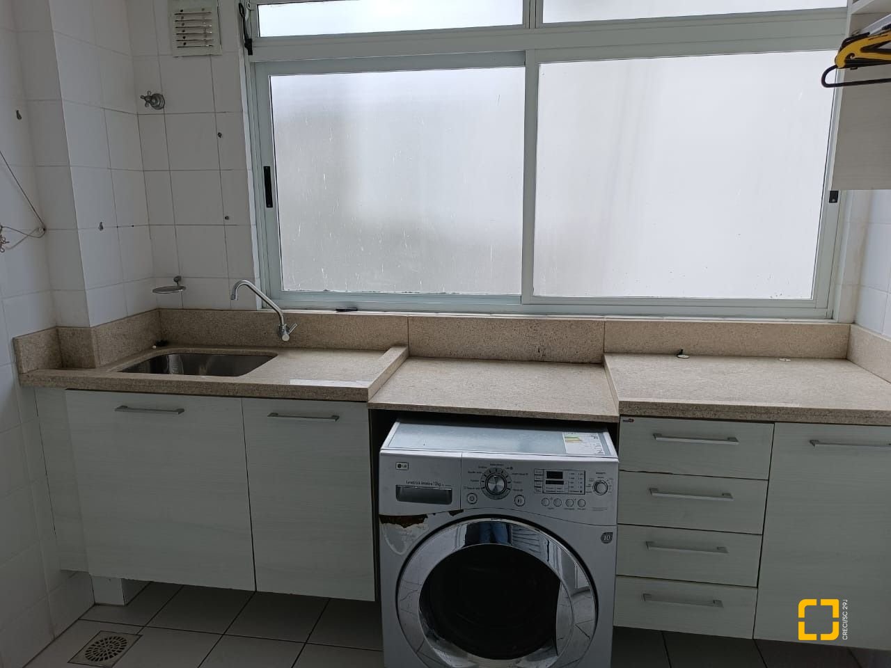 Apartamento com 151m², 4 quartos (sendo 1 suíte), 2 garagens, no bairro Centro em Florianópolis