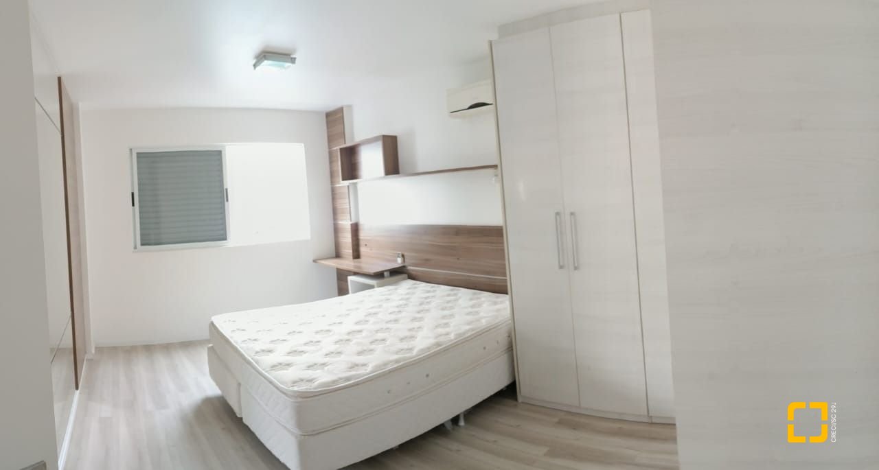 Apartamento com 151m², 4 quartos (sendo 1 suíte), 2 garagens, no bairro Centro em Florianópolis