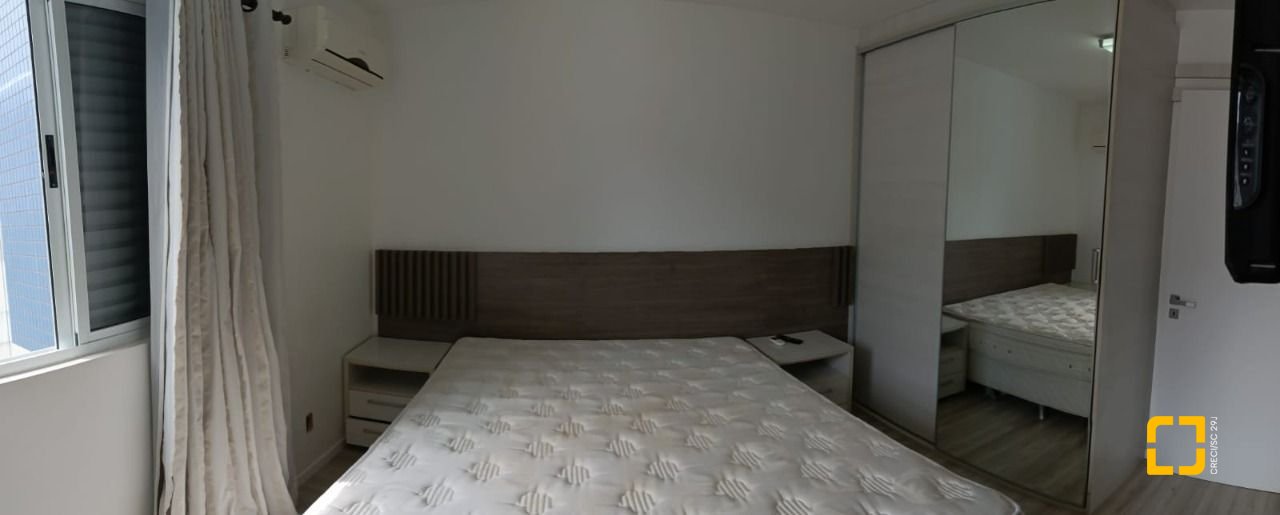 Apartamento com 151m², 4 quartos (sendo 1 suíte), 2 garagens, no bairro Centro em Florianópolis