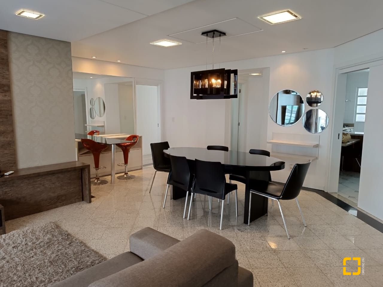 Apartamento com 151m², 4 quartos (sendo 1 suíte), 2 garagens, no bairro Centro em Florianópolis