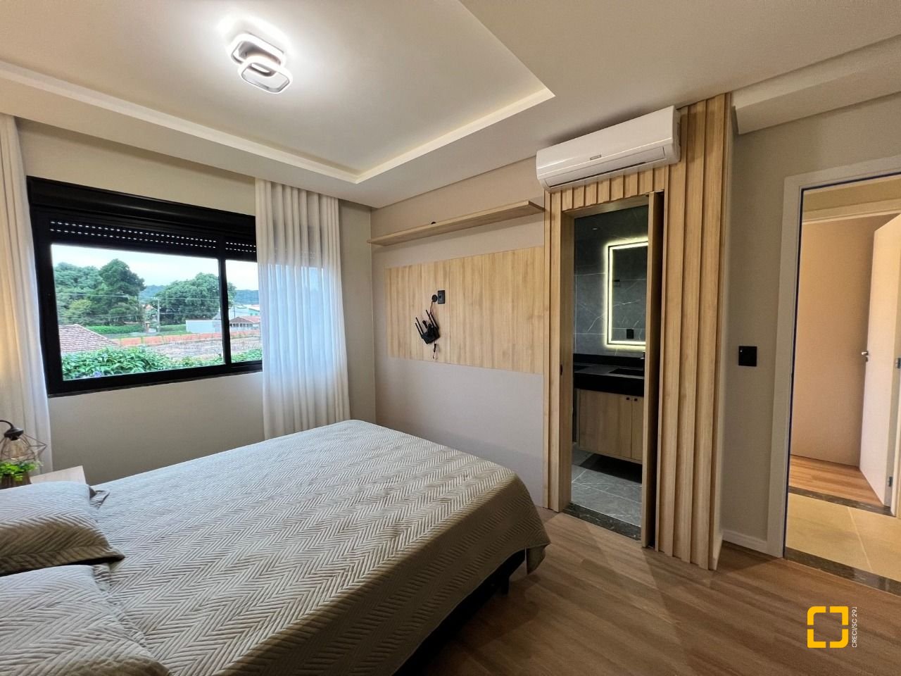 Casa de Condomínio com 185m², 6 quartos (sendo 3 suítes), 2 garagens, no bairro Cachoeira do Bom Jesus em Florianópolis