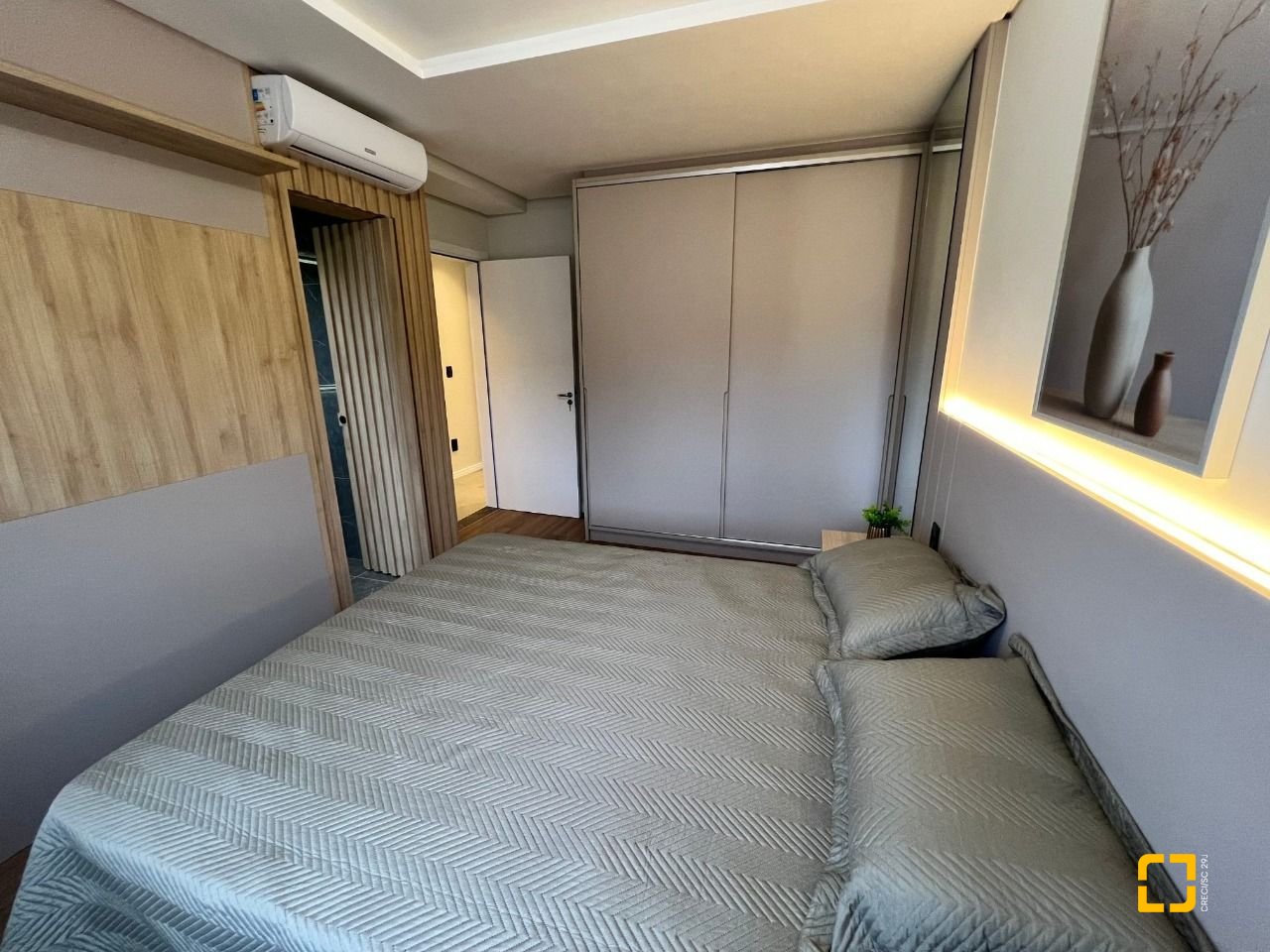 Casa de Condomínio com 185m², 6 quartos (sendo 3 suítes), 2 garagens, no bairro Cachoeira do Bom Jesus em Florianópolis