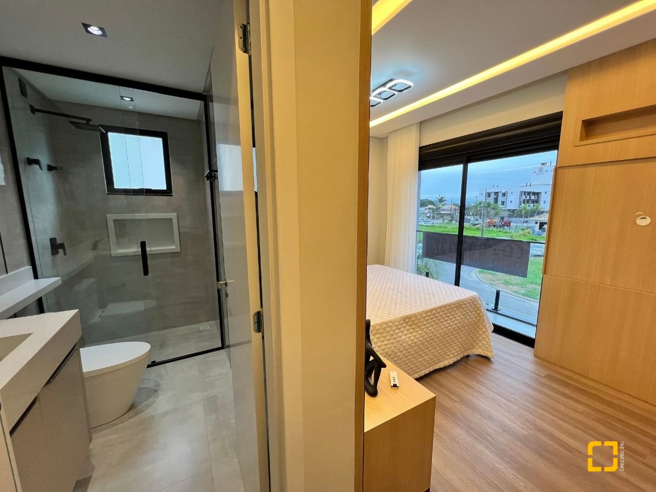 Casa de Condomínio com 185m², 6 quartos (sendo 3 suítes), 2 garagens, no bairro Cachoeira do Bom Jesus em Florianópolis
