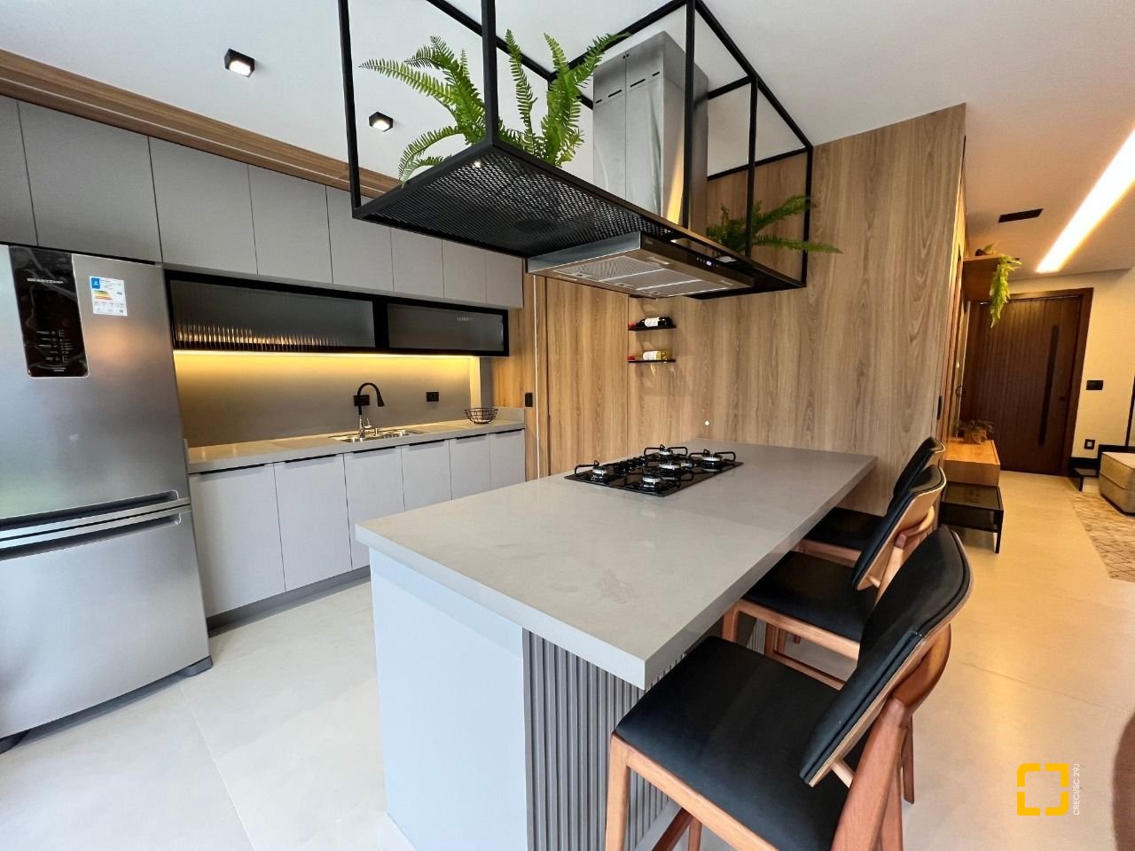 Casa de Condomínio com 185m², 6 quartos (sendo 3 suítes), 2 garagens, no bairro Cachoeira do Bom Jesus em Florianópolis
