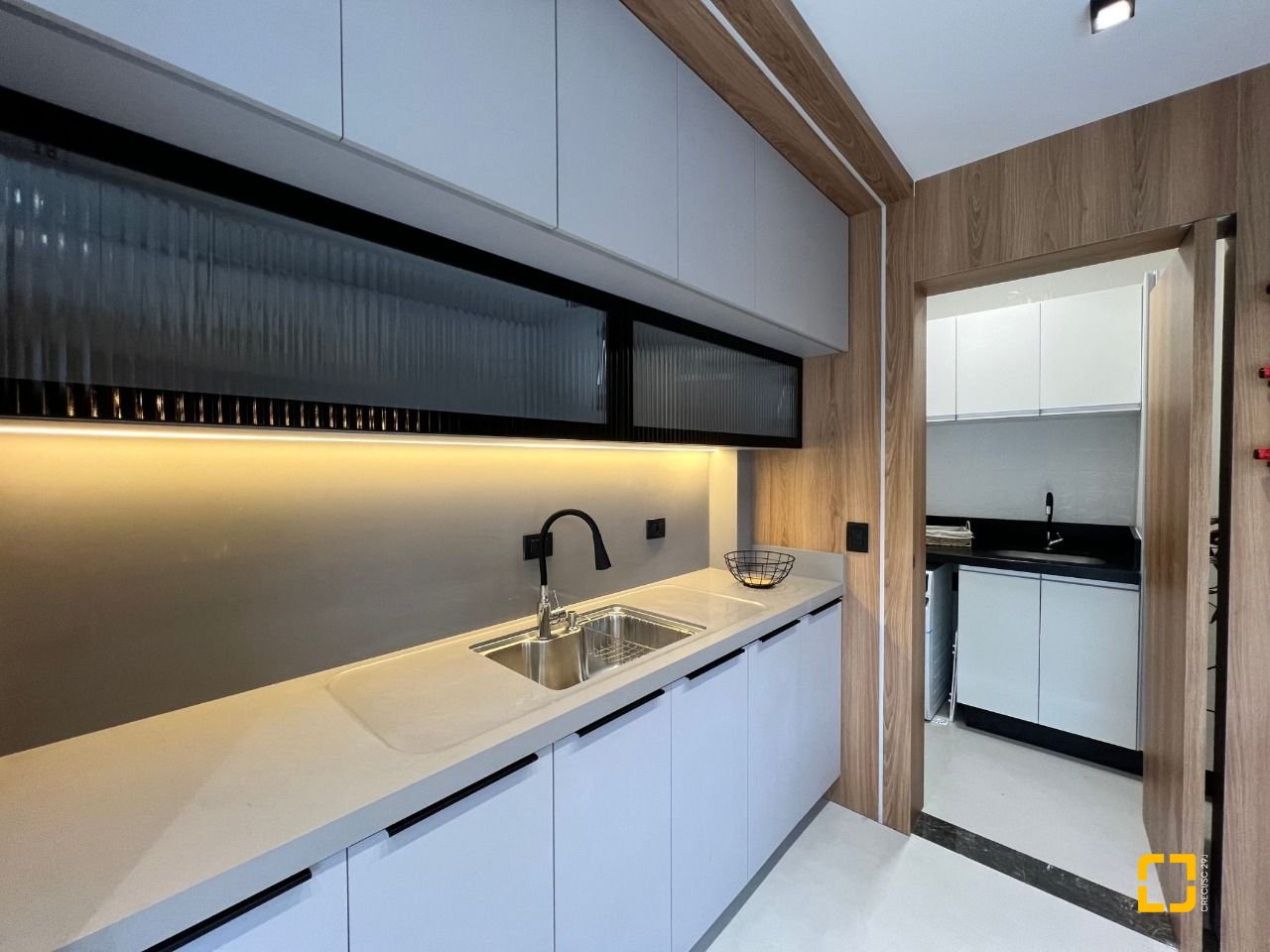 Casa de Condomínio com 185m², 6 quartos (sendo 3 suítes), 2 garagens, no bairro Cachoeira do Bom Jesus em Florianópolis