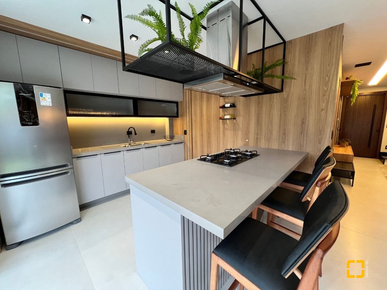 Casa de Condomínio com 185m², 6 quartos (sendo 3 suítes), 2 garagens, no bairro Cachoeira do Bom Jesus em Florianópolis