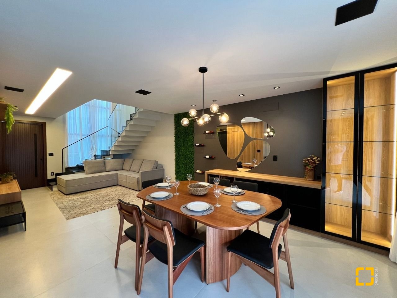 Casa de Condomínio com 185m², 6 quartos (sendo 3 suítes), 2 garagens, no bairro Cachoeira do Bom Jesus em Florianópolis