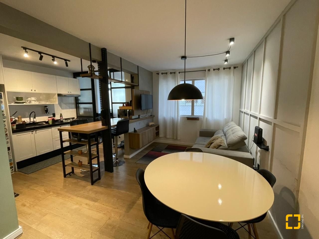 Apartamento com 59m², 2 quartos, 1 garagem, no bairro Centro em Florianópolis