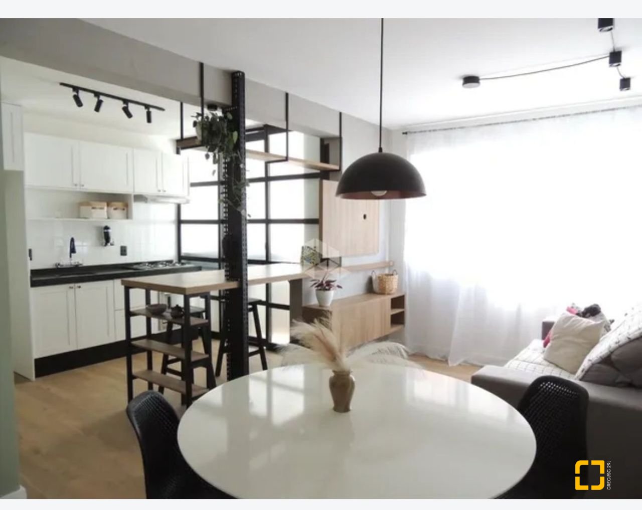 Apartamento com 59m², 2 quartos, 1 garagem, no bairro Centro em Florianópolis