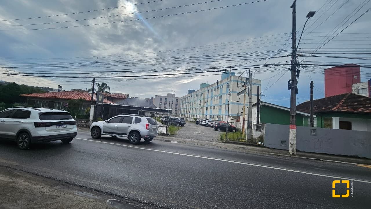 Terreno com 1753m², no bairro Praia Comprida em São José
