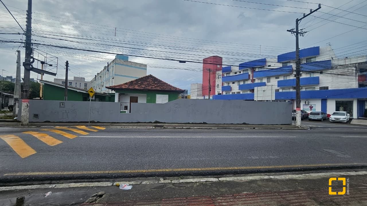 Terreno com 1753m², no bairro Praia Comprida em São José