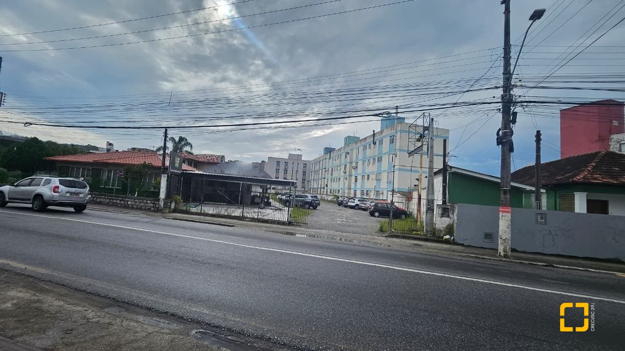 Terreno com 1753m², no bairro Praia Comprida em São José