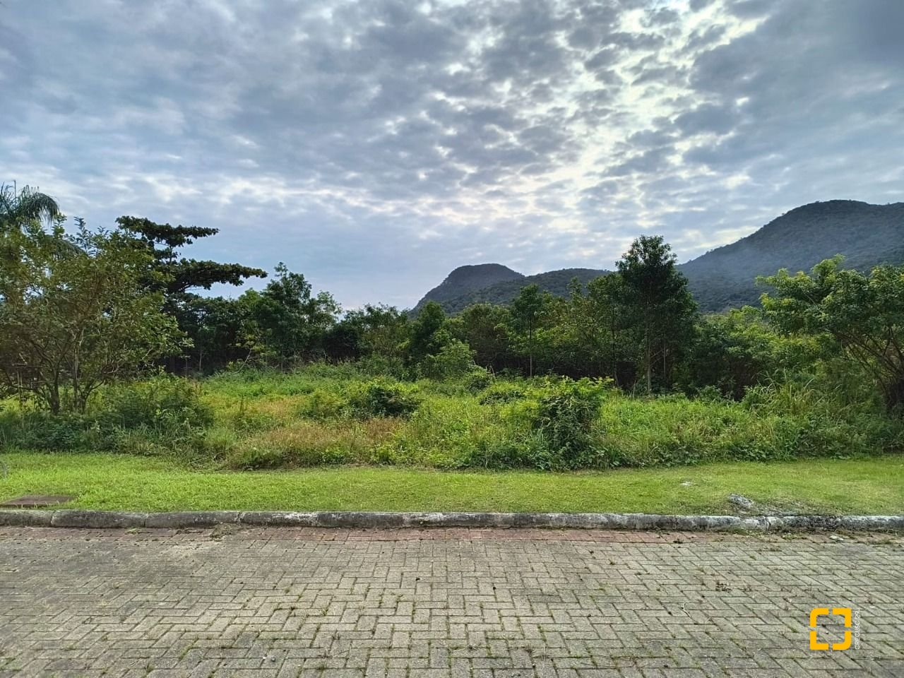 Terreno com 403m², no bairro Pântano do Sul em Florianópolis