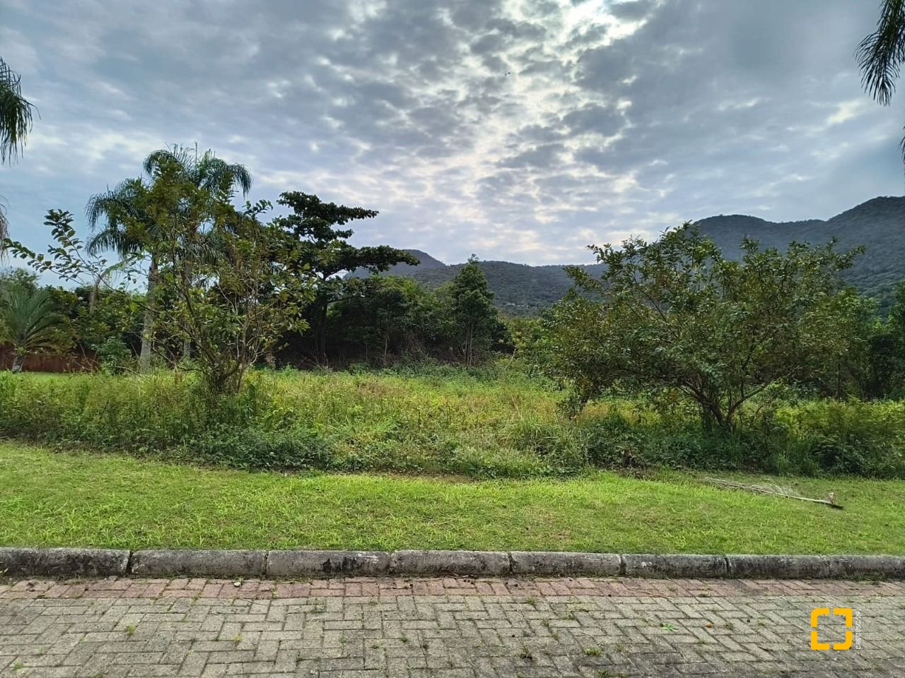 Terreno com 403m², no bairro Pântano do Sul em Florianópolis