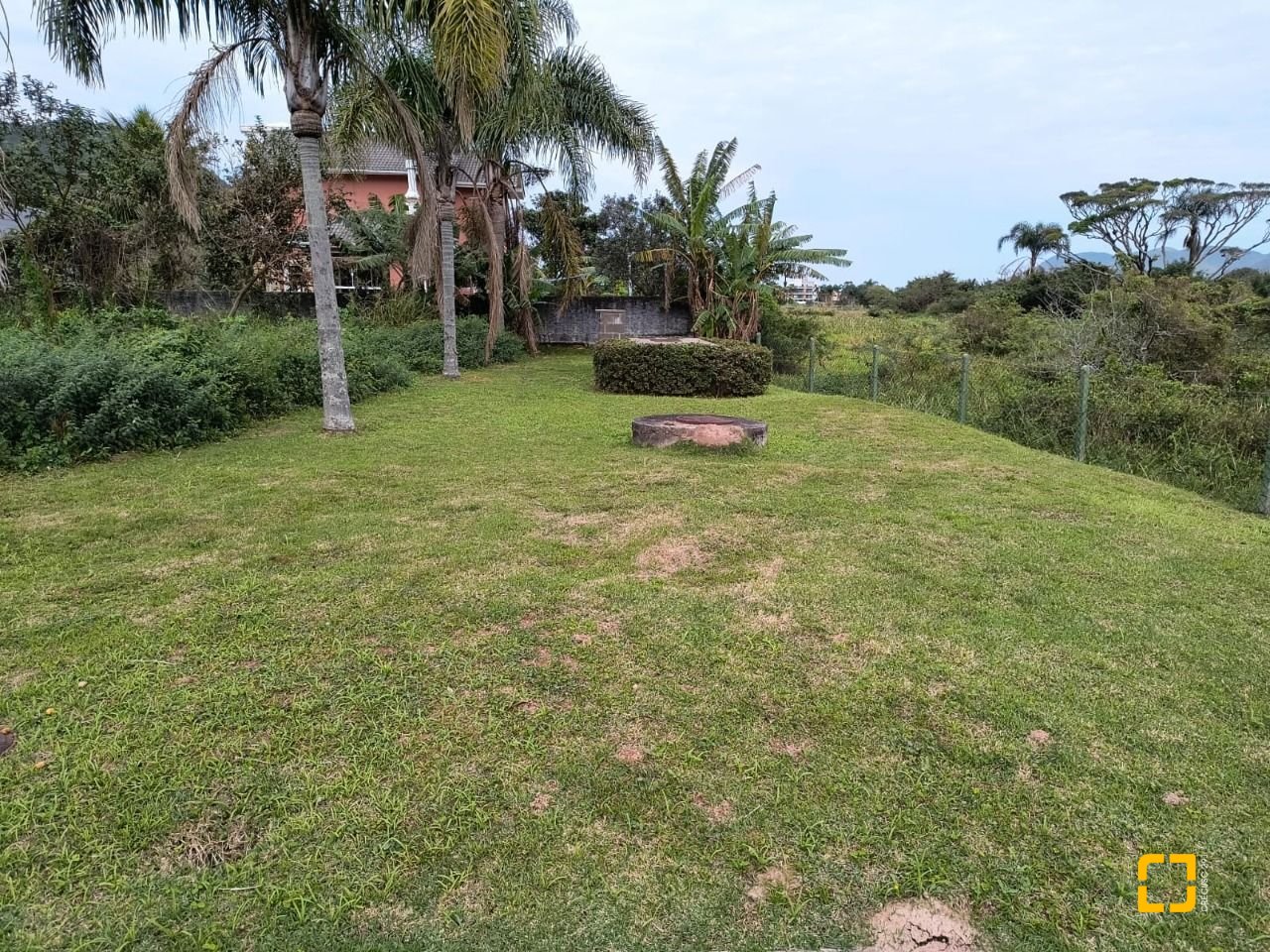 Terreno com 403m², no bairro Pântano do Sul em Florianópolis