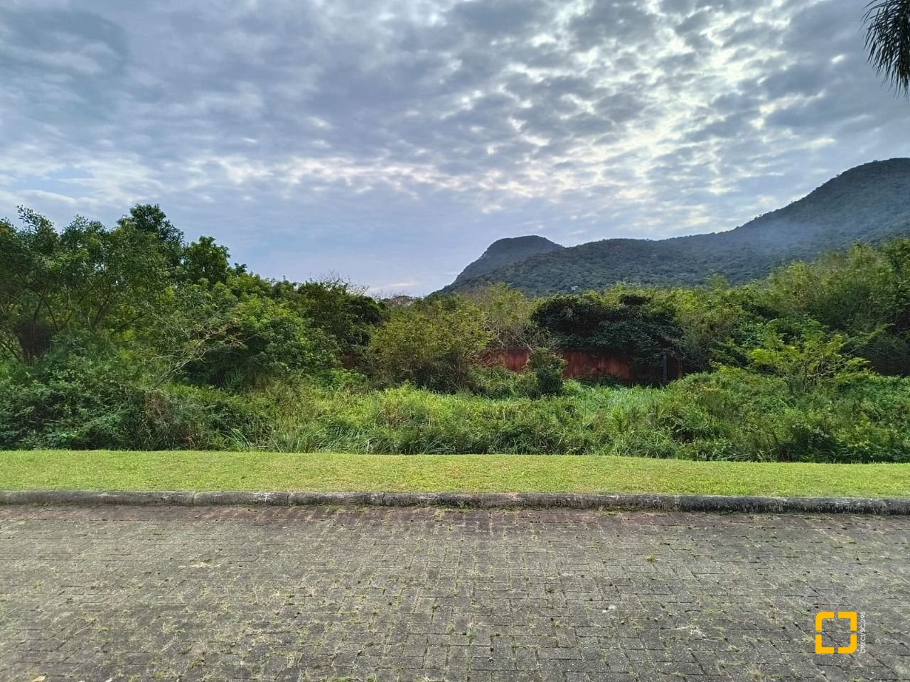 Terreno com 403m², no bairro Pântano do Sul em Florianópolis
