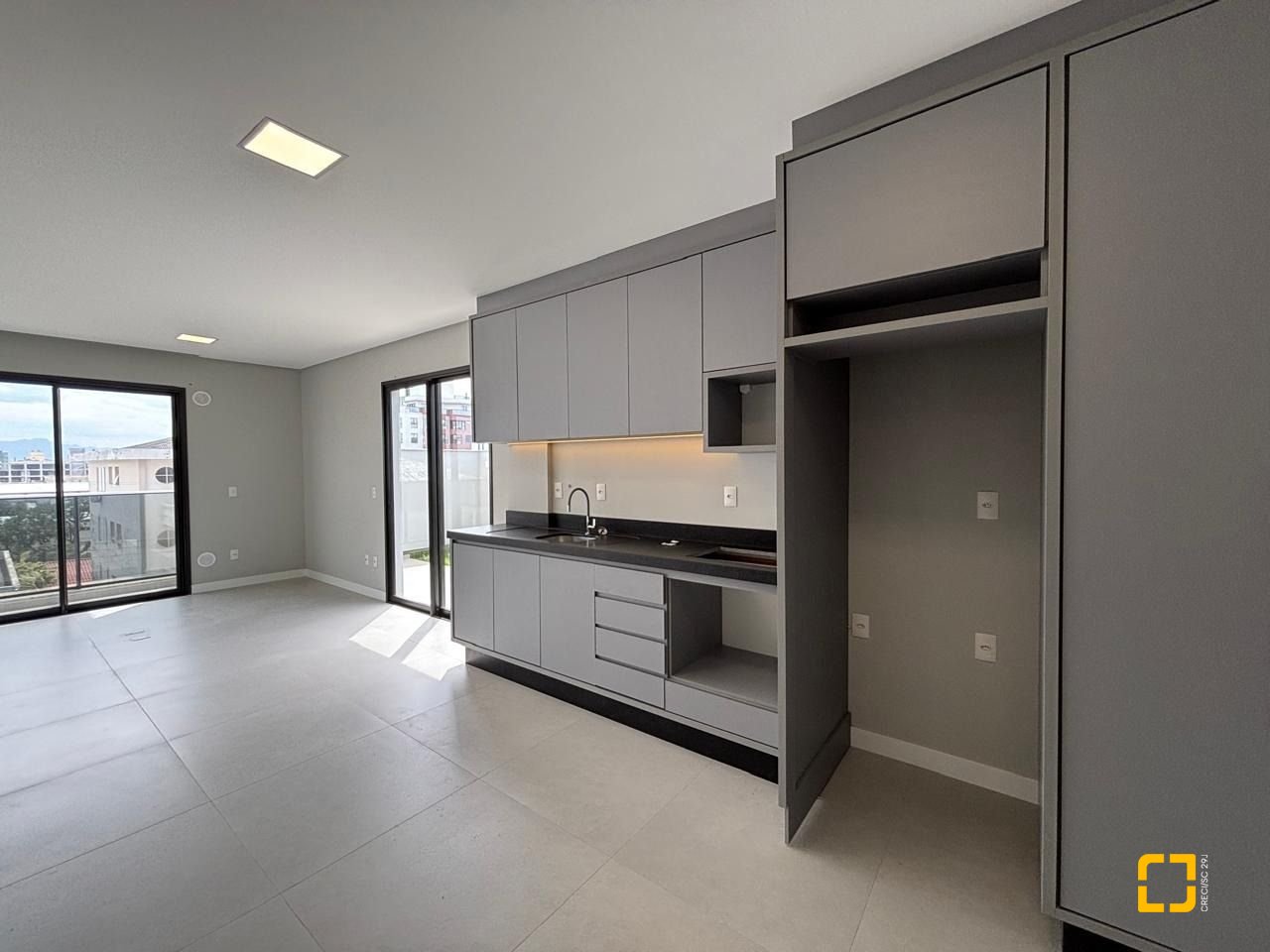 Studio com 75m², 1 quarto (sendo 1 suíte), 1 garagem, no bairro Coqueiros em Florianópolis