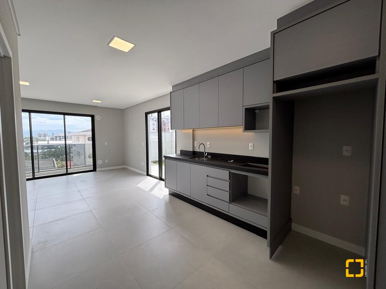 Studio com 75m², 1 quarto (sendo 1 suíte), 1 garagem, no bairro Coqueiros em Florianópolis
