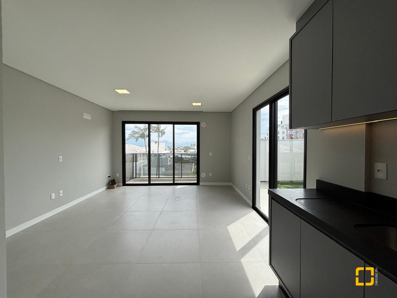 Studio com 75m², 1 quarto (sendo 1 suíte), 1 garagem, no bairro Coqueiros em Florianópolis