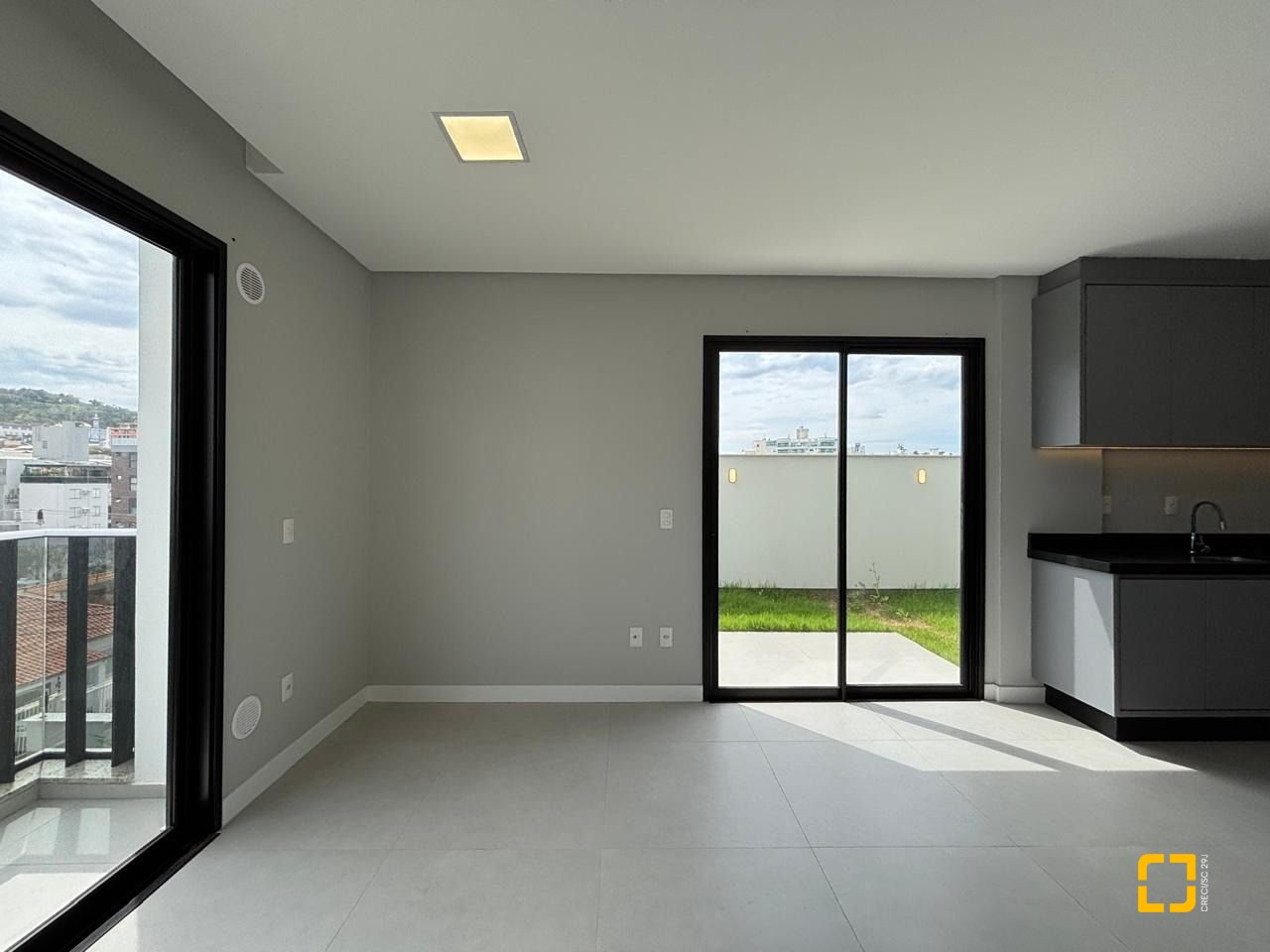 Studio com 75m², 1 quarto (sendo 1 suíte), 1 garagem, no bairro Coqueiros em Florianópolis