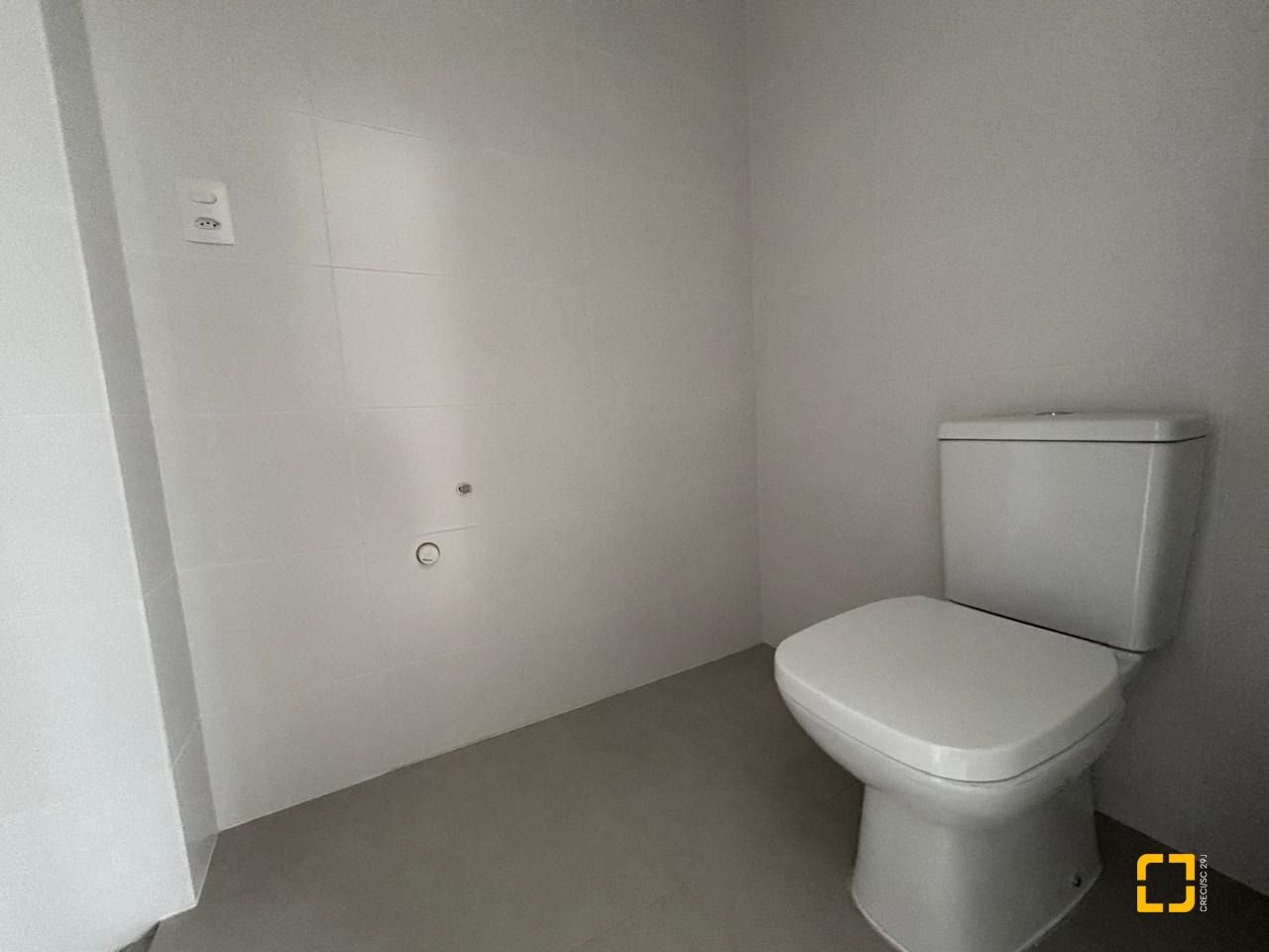 Studio com 75m², 1 quarto (sendo 1 suíte), 1 garagem, no bairro Coqueiros em Florianópolis