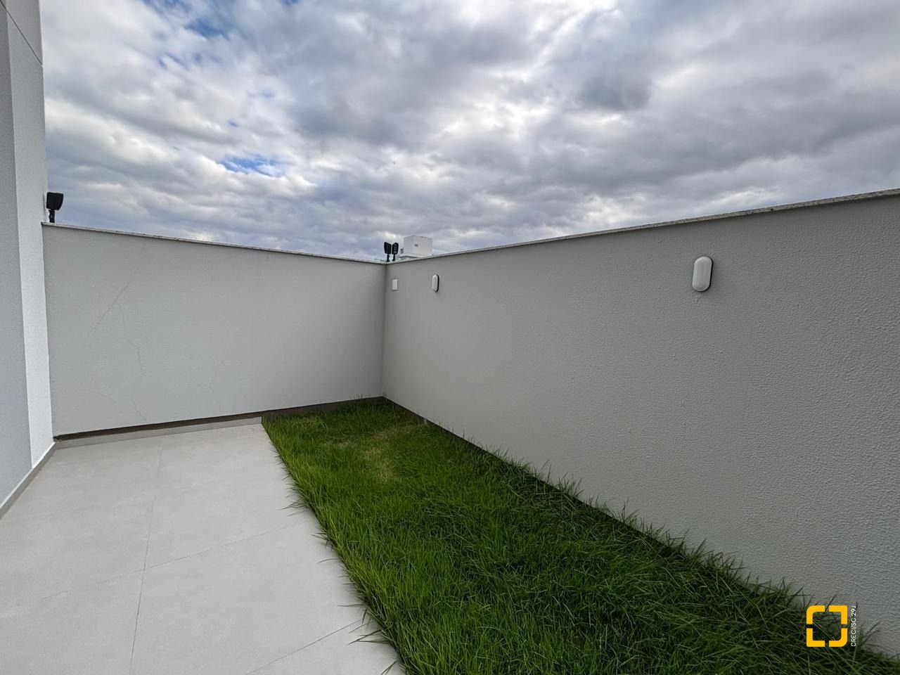 Studio com 75m², 1 quarto (sendo 1 suíte), 1 garagem, no bairro Coqueiros em Florianópolis