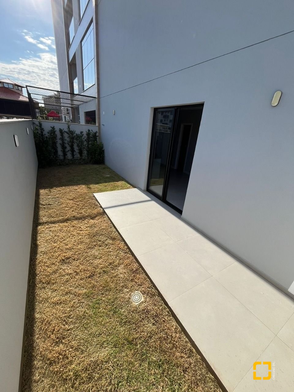 Studio com 75m², 1 quarto (sendo 1 suíte), 1 garagem, no bairro Coqueiros em Florianópolis