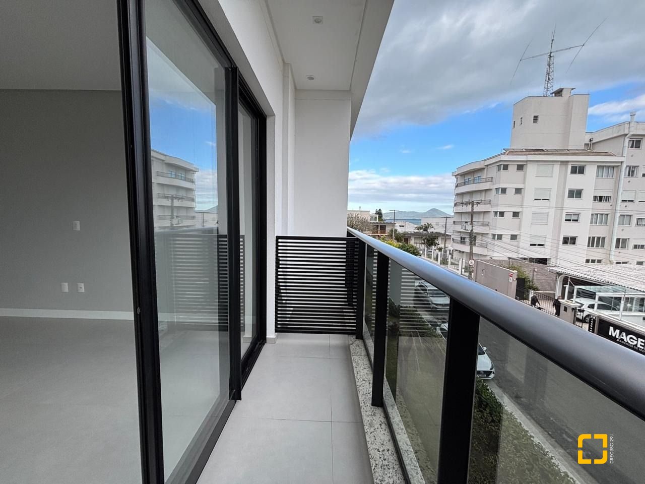 Studio com 75m², 1 quarto (sendo 1 suíte), 1 garagem, no bairro Coqueiros em Florianópolis