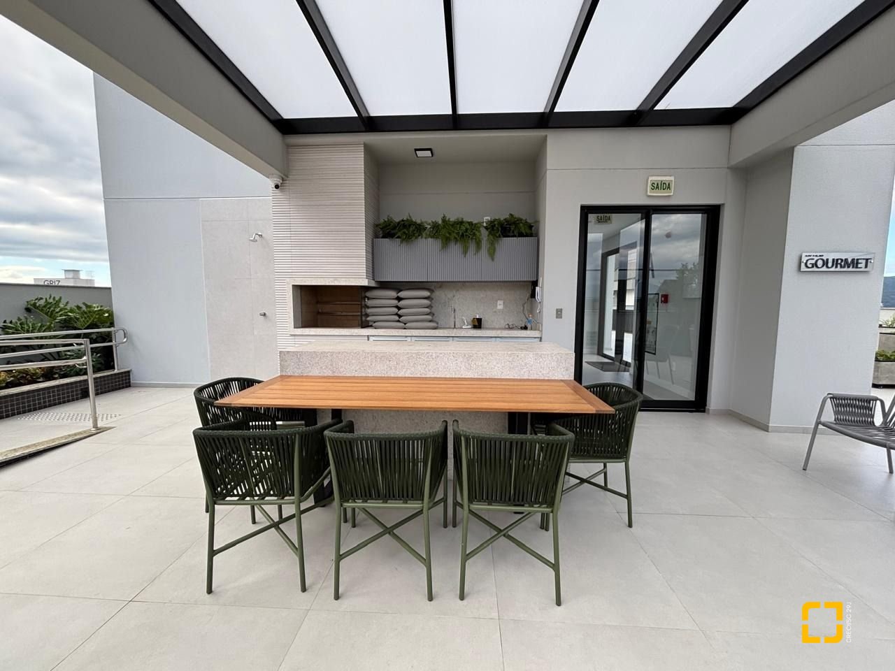 Studio com 75m², 1 quarto (sendo 1 suíte), 1 garagem, no bairro Coqueiros em Florianópolis